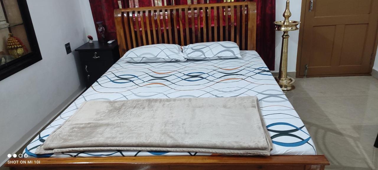 Thanniyam Vyshnavi Home Stay חדר תמונה